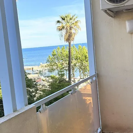 Goeland 3, Classe Climatise, Wifi, Terrasses Petite Vue Laterale Au 3 Eme Etage Sans Ascenseur * Toulon